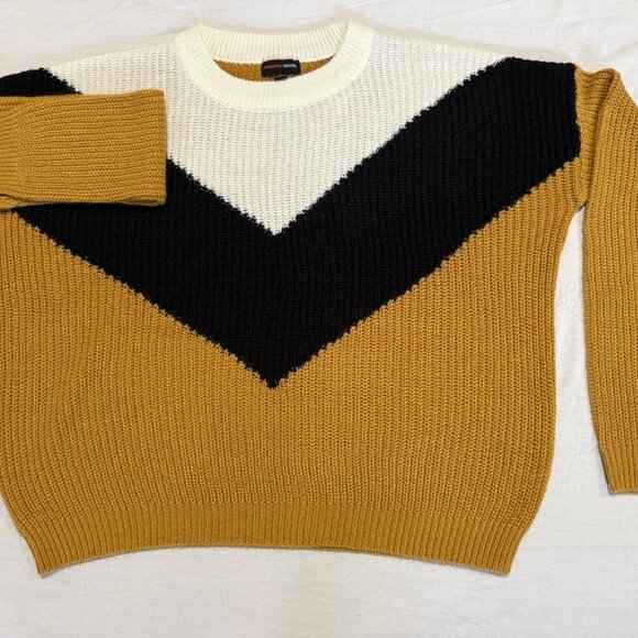 Ambiance Apparel Sweater with yellow, white and‎ black detail-size large - Picture 1 of 6